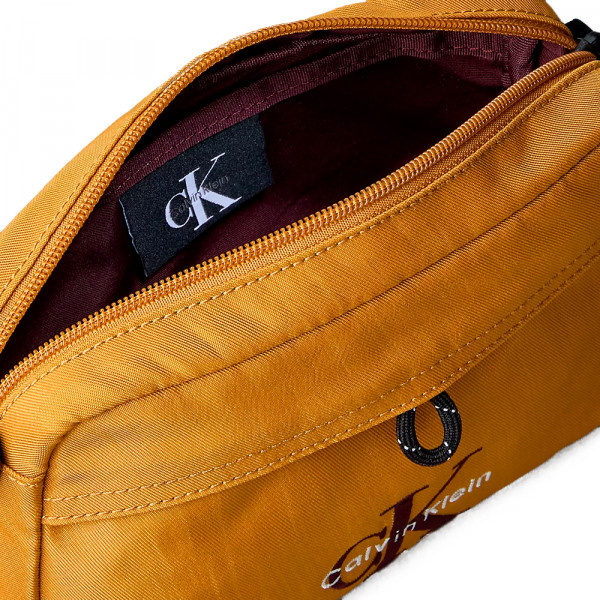 kameratasche-aus-nylon-mit-auffalligem-logo