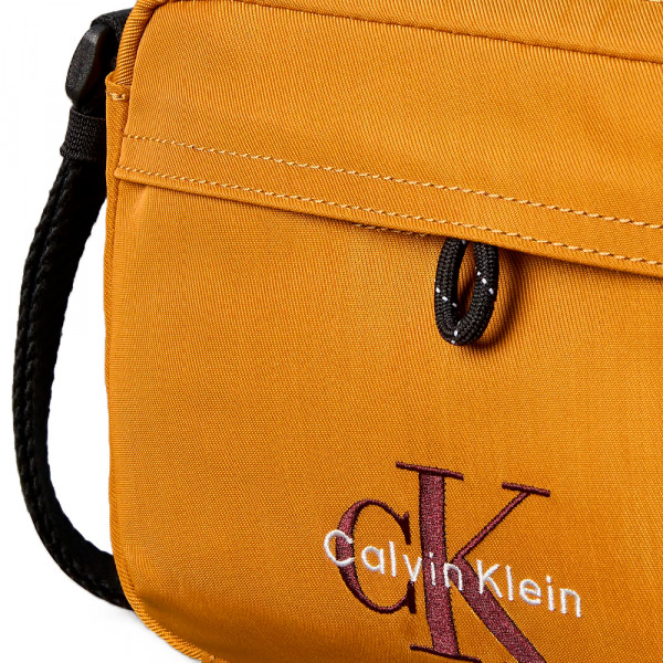 kameratasche-aus-nylon-mit-auffalligem-logo