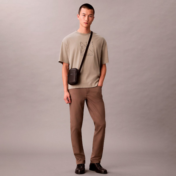 borsa-reporter-sottile-con-placca-con-logo-in-rilievo