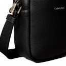 bolso-de-reportero-slim-con-placa-de-logo-elevado