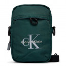 bolsa-transversal-slim-em-nylon-com-logo-em-negrito