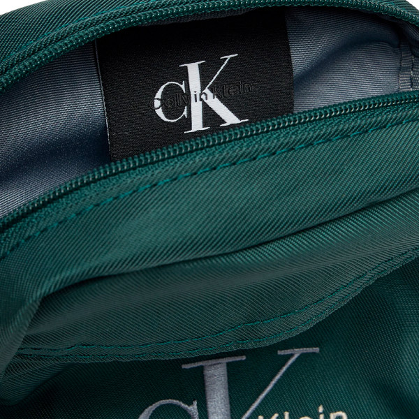 sac-a-bandouliere-slim-reporter-en-nylon-avec-logo-audacieux