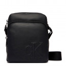 reporter-schultertasche-mit-eingraviertem-monogramm