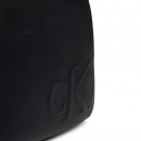 reporter-schultertasche-mit-eingraviertem-monogramm