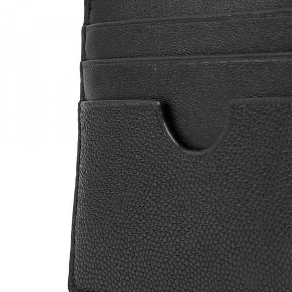 tarjetero-de-piel-con-logo-esmaltado