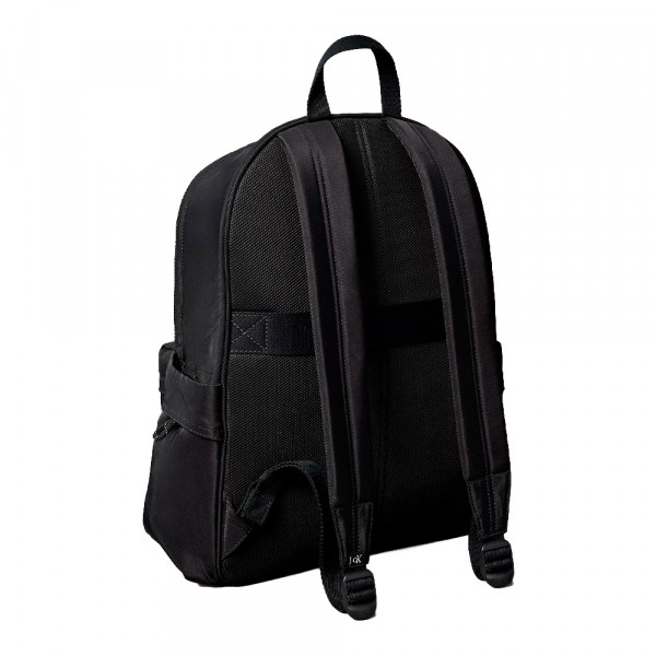 mochila-de-nylon-com-logotipo-de-monograma
