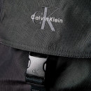mochila-con-solapa-superior-de-nailon-con-logo-monograma