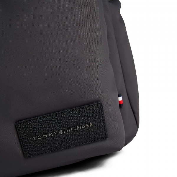 sac-a-dos-en-toile-avec-ecusson-logo