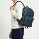 mochila-texturizada-con-bolsillo-de-solapa