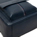 strukturierter-rucksack-mit-klappentasche