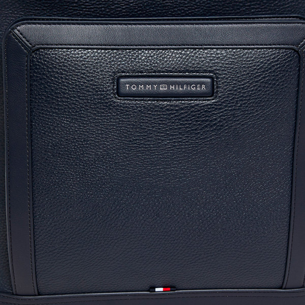 mochila-com-design-central-moderno