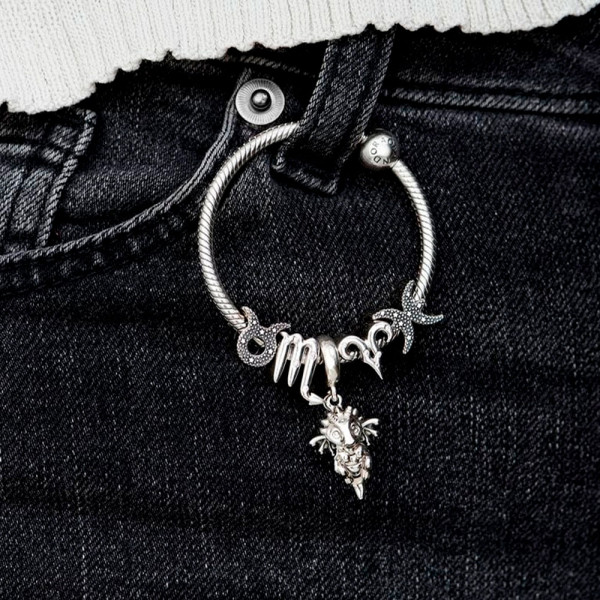 charme-zodiaque-vierge-brillant-798417c01