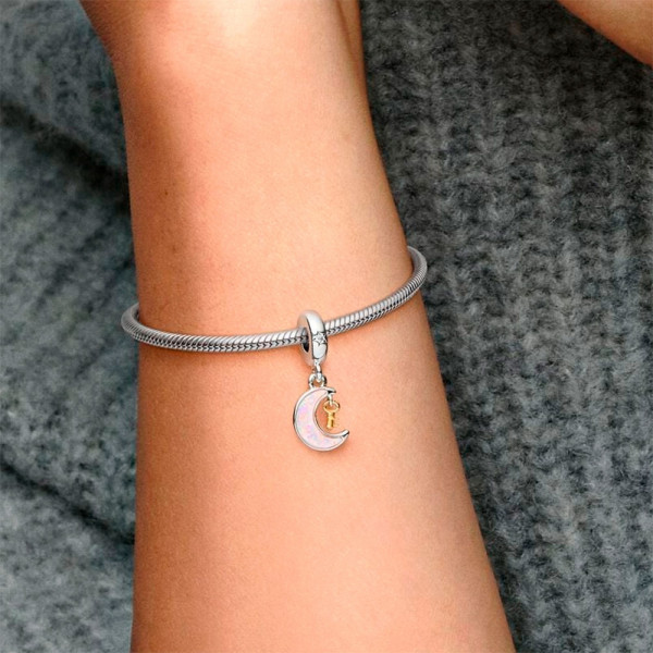 pendente-lua-e-chave-em-dois-tons-762985c01