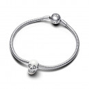 bright-skull-charm-that-glows-in-the-dark-792811c01