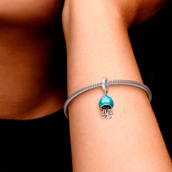 medusa-pendant-charm-that-changes-color-792704c01