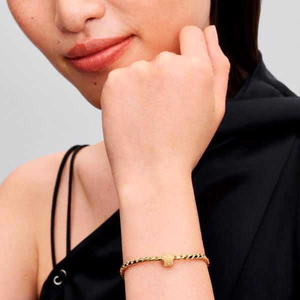 mini-pingente-de-estrela-texturizado-com-sobreposicao-de-ouro-14k-764050c00