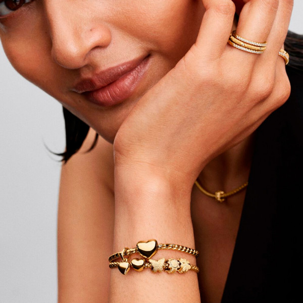 mini-breloque-papillon-texturee-en-or-14-carats-764046c00