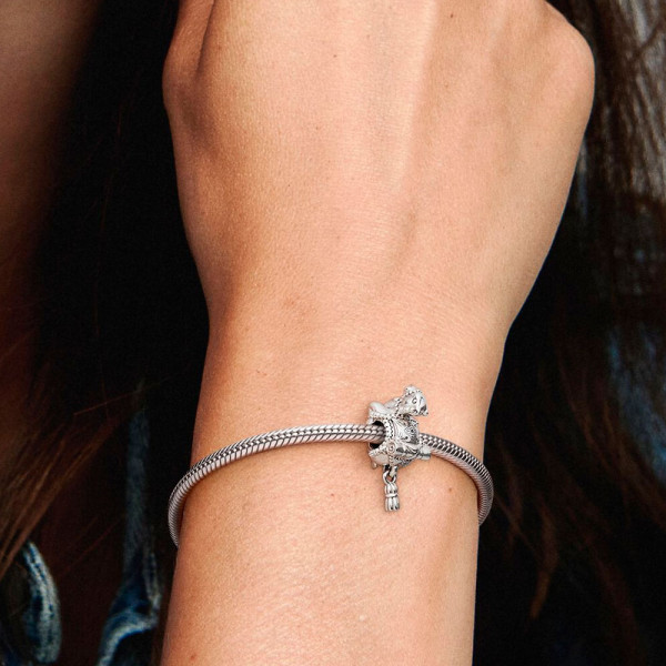 ciondolo-cammello-e-nappa-798927c00