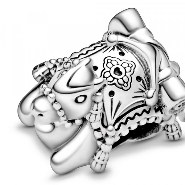 charm-camello-y-borlas-798927c00