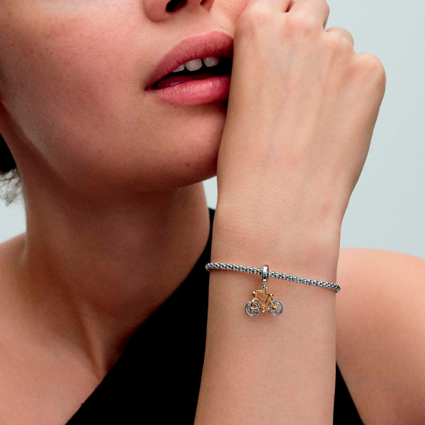 charm-colgante-ruedas-de-bicicleta-girando-en-dos-tonos-763354c01