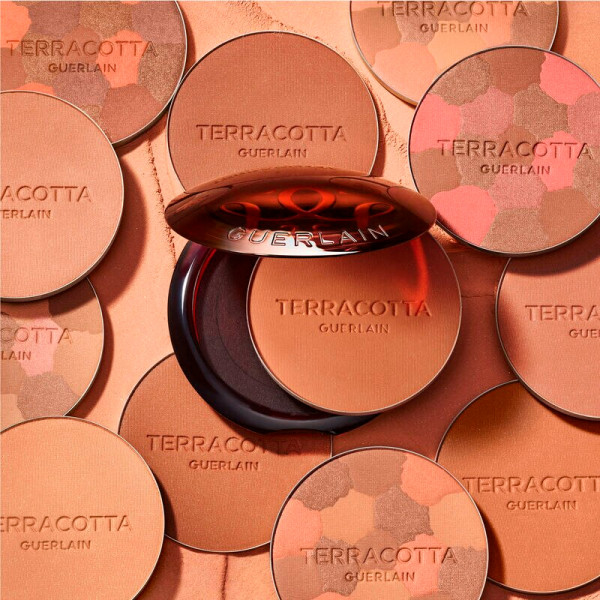 terracotta-light-illuminating-powder-for-a-naturally-healthy-complexion-effect-96-naturally-derived-ingredients