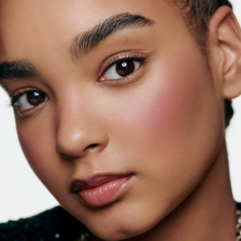 les-beiges-blush-belle-mine-exklusiv-skapelse-fresh-liquid-rouge