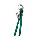 porte-cles-de-sac-a-main-avec-pompon-et-logo-distinctif-en-cuir