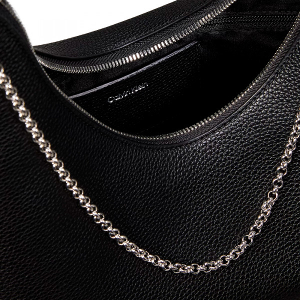 hobo-tasche-mit-kieselstein-schmuckkette