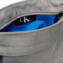 flache-nylon-schultertasche-mit-monogramm-logo