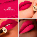 guerlain-kisskiss-bee-glow-matte-matowa-szminka-z-miodem-ktora-nie-rozmazuje-sie