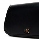cartera-curva-con-correa-de-cadena