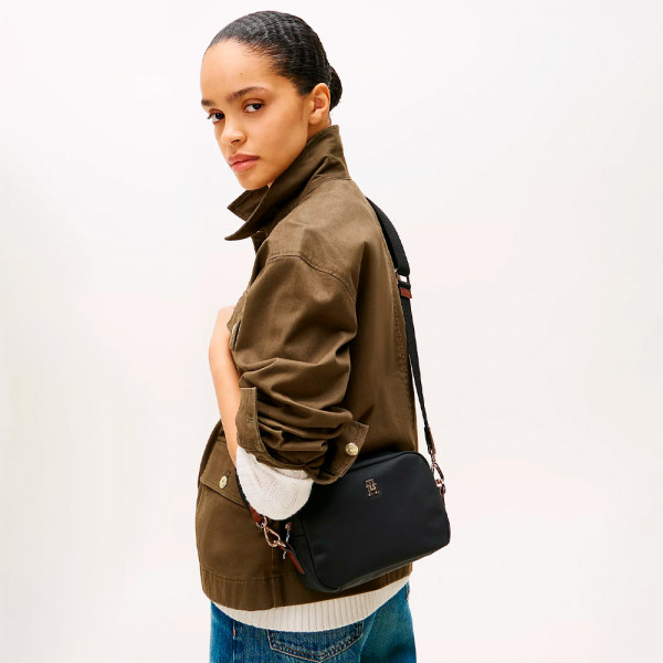 bolso-bandolera-con-monograma-th