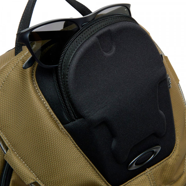 bathroom-sink-backpack