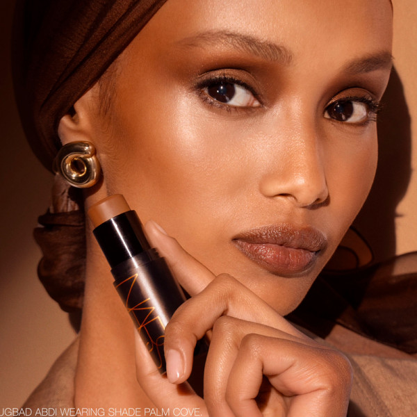 the-multiple-sculpting-stick-contouring-stick-makeup