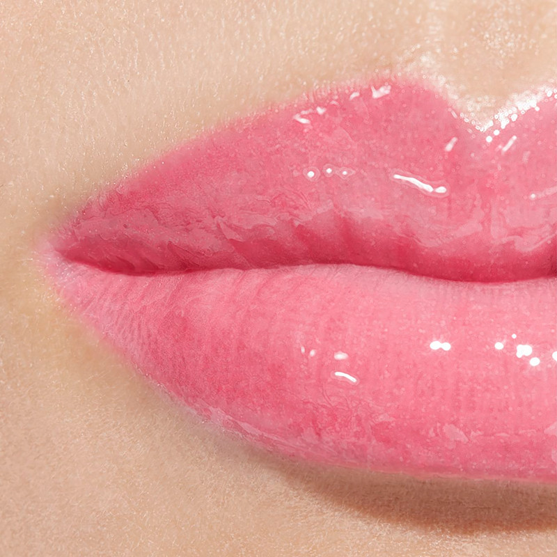 rouge-coco-gloss-moisturizing-lip-gloss