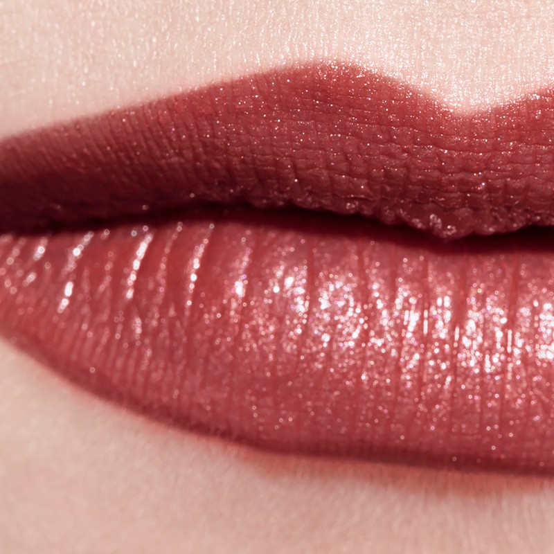 rouge-coco-langdurige-satijnen-lippenstift-hydraterende-en-gladmakende-behandeling