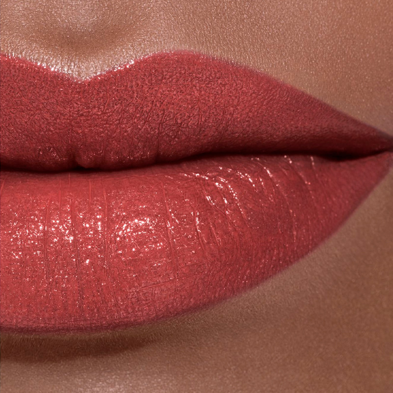 rouge-coco-langdurige-satijnen-lippenstift-hydraterende-en-gladmakende-behandeling