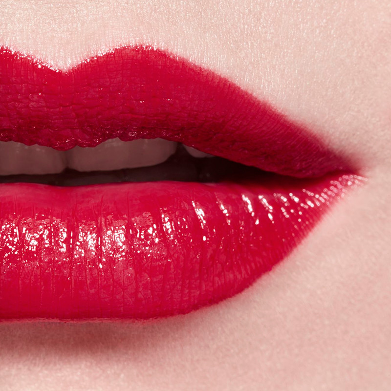 rouge-coco-long-lasting-satin-lipstick-moisturizing-and-smoothing-treatment