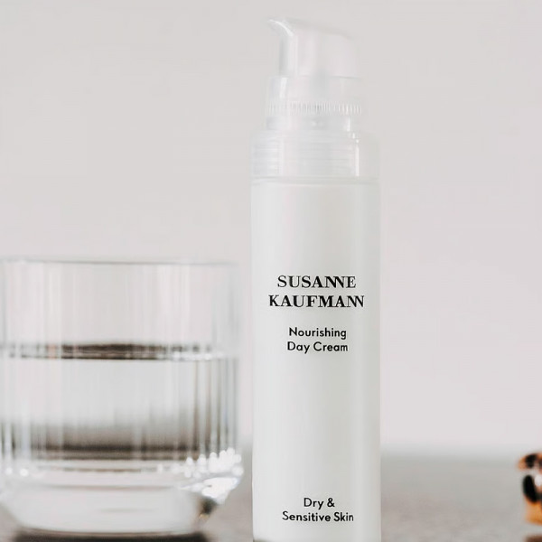 nourishing-day-cream-moisturizing-facial-cream-nourishing