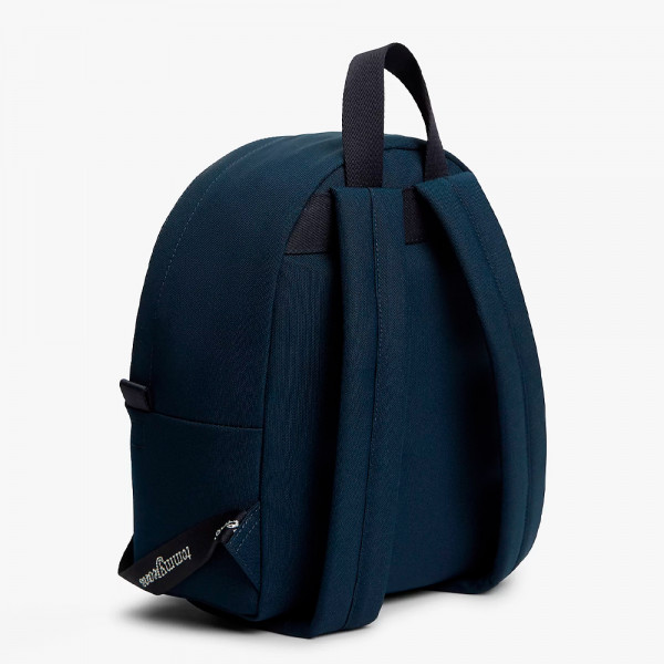 mochila-essential-con-logo