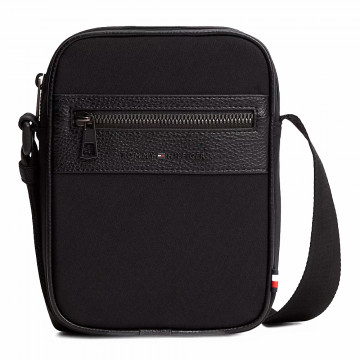 reporter-bag-with-mixed-textures-and-logo