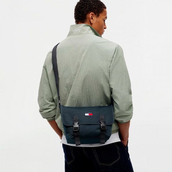 bolso-mensajero-essential-con-logo