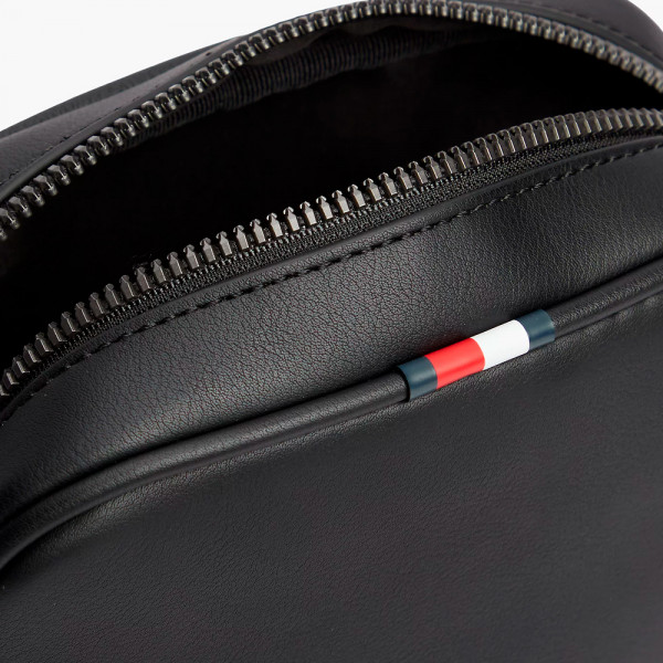 perforierte-reportertasche-mit-schultergurt