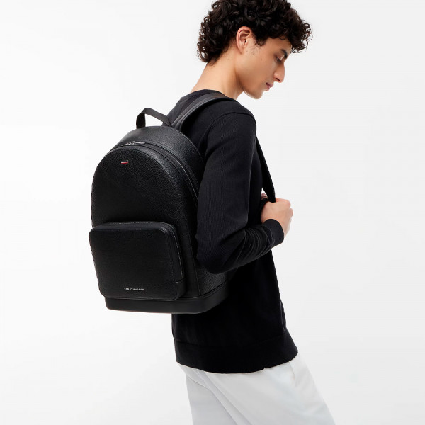 mochila-con-insignia-y-cinta-distintiva