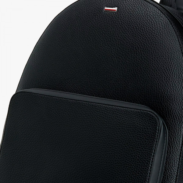 mochila-con-insignia-y-cinta-distintiva