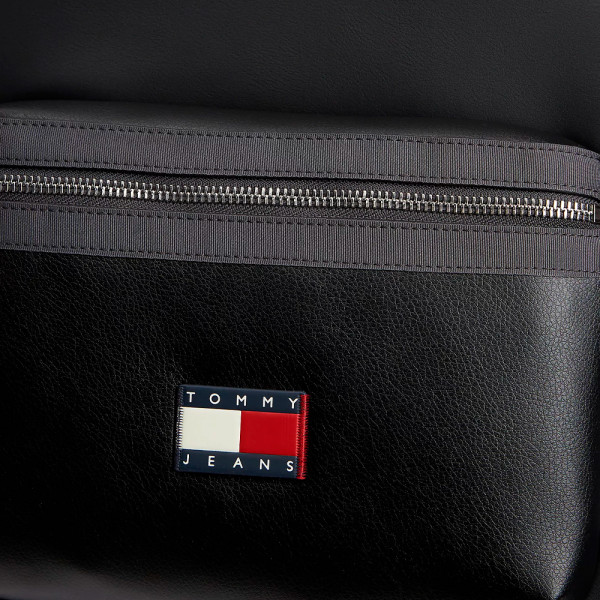 mochila-con-logo