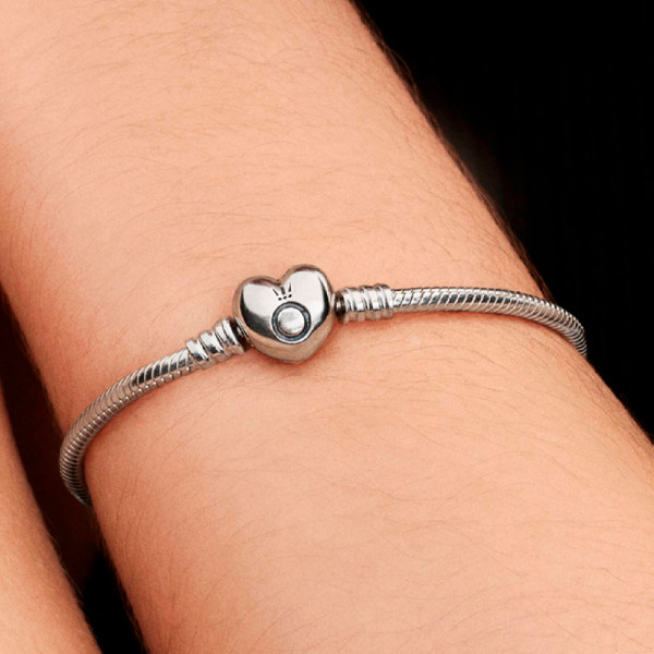 pulsera-diseno-cadena-de-serpiente-y-corazon-de-moments-594594c00