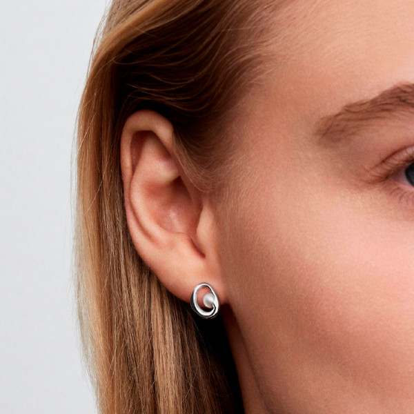 organic-shaped-oval-stud-earrings-with-freshwater-cultured-pearl-293295c01
