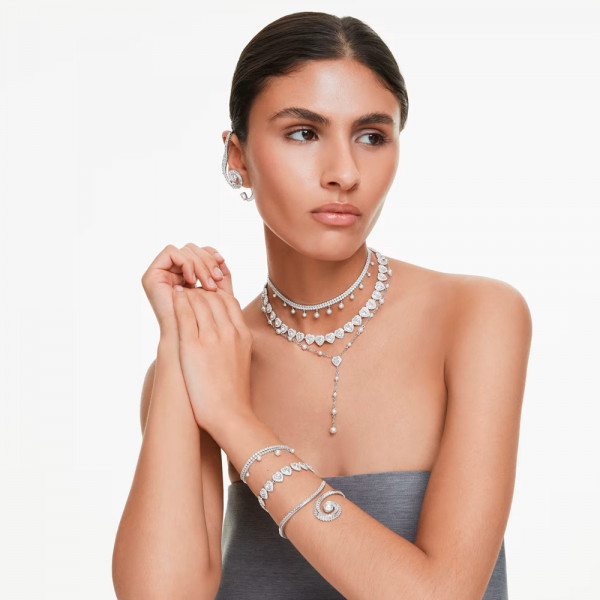 ariana-grande-x-swarovski-y-formige-halskette