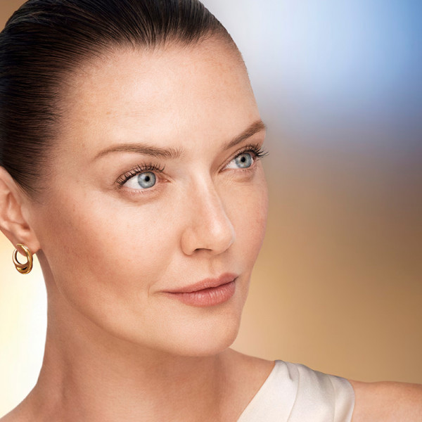 revitalizing-supreme-sculpting-face-serum-serum-visage-revitalisant-et-raffermissant